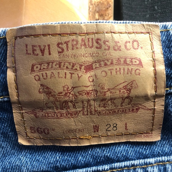 90’s Vintage Levi 560 Jean Shorts - Picture 3 of 5